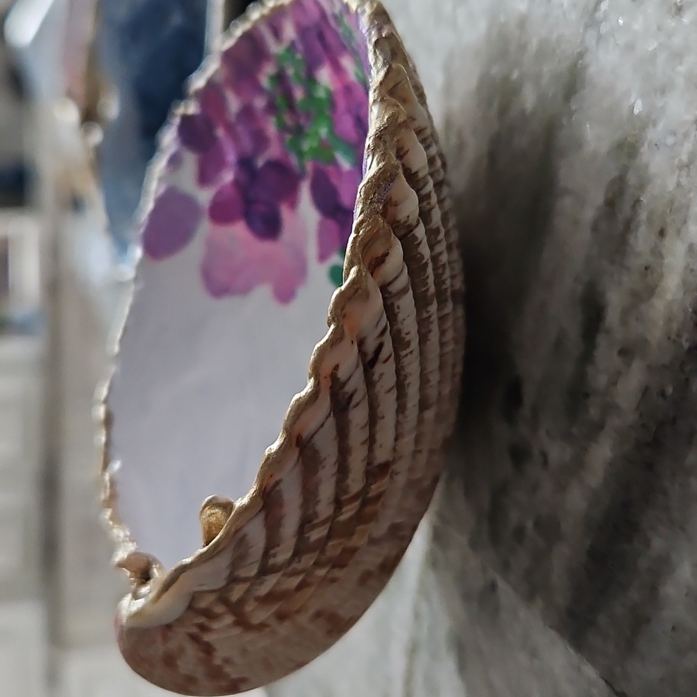 Decorative‎ Shell with Dragonfly and Floral Design Stocking Stuffer Gift - Picture 3 of 3